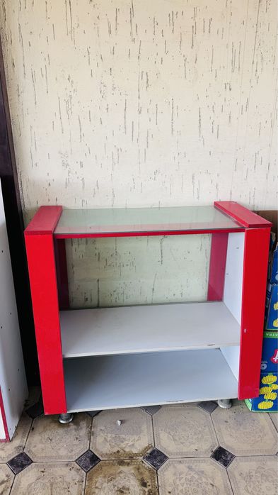 Столы разные, круглый, полки