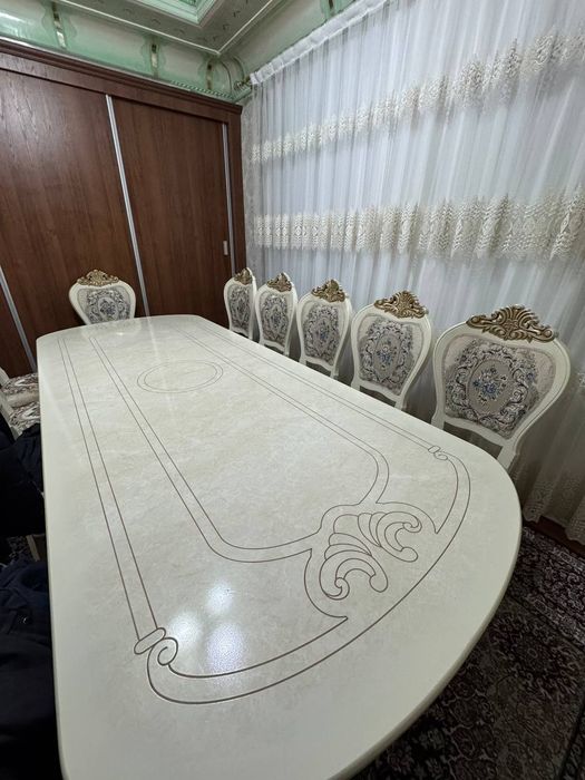 Мехмонхона учун стол ва стул