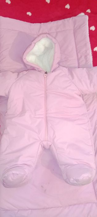 Отдам даром одежду для новорожденного и комбинезон с конвертом