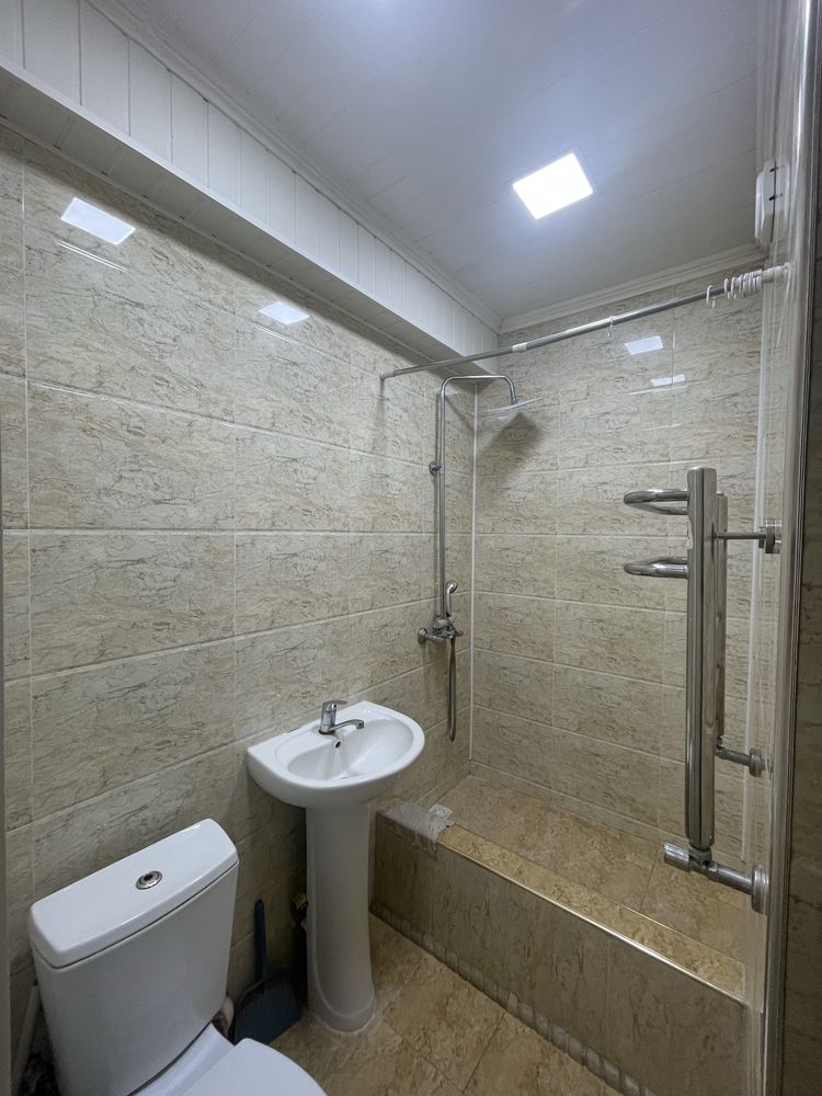 продается своя квартира на Ю.абаде 2 кв. 1/1/4 тип дома галерейный.