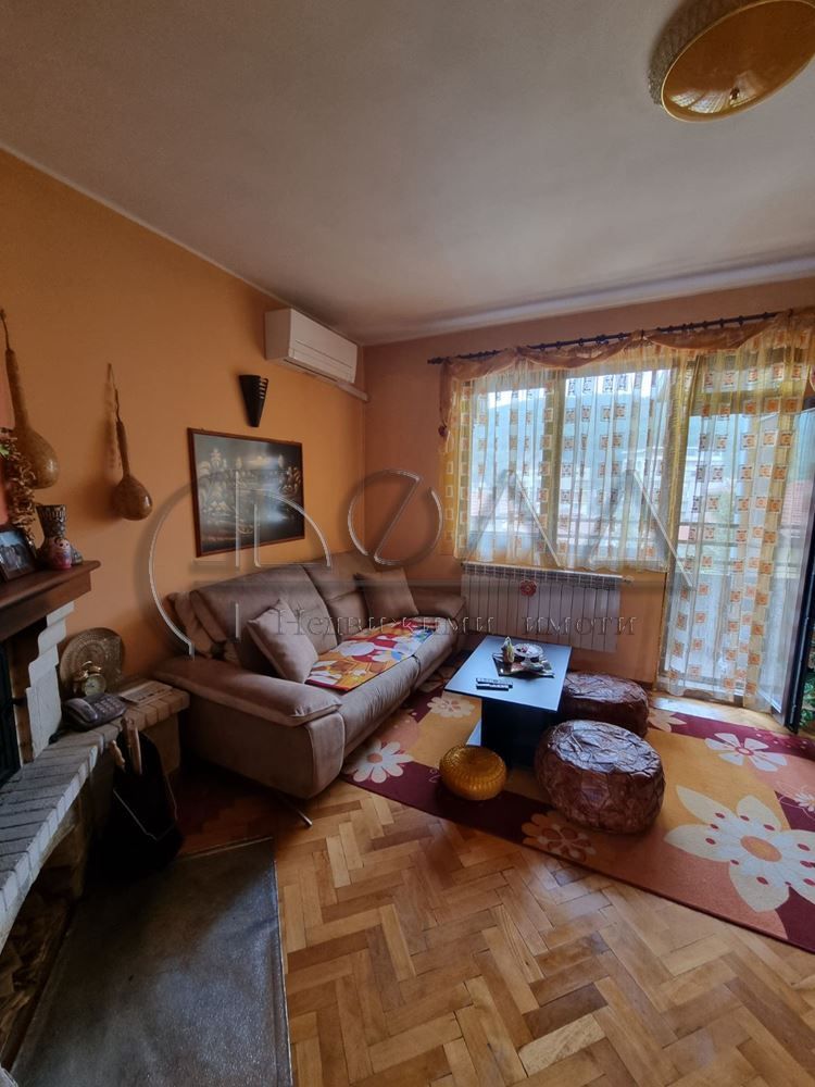 Продава се Тристаен апартамент в Дупница - 100 кв.м за 1200 €/кв.м - Снимка #2