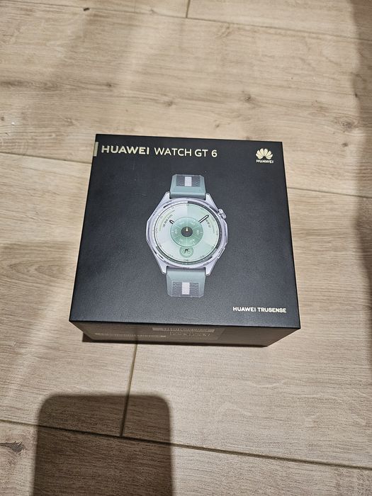 Часовник huawei.