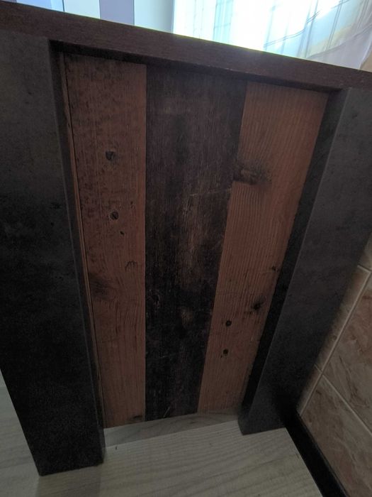 Бюро с едно чекмедже.