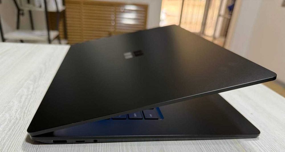 Surface Laptop 4 Black 15” 2,5K IPS сенсор Amd Ryzen 7 16GB/512GB NVMe