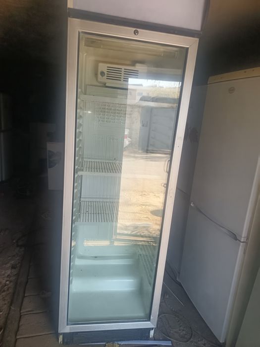 Продам холодильник витрины UGUR