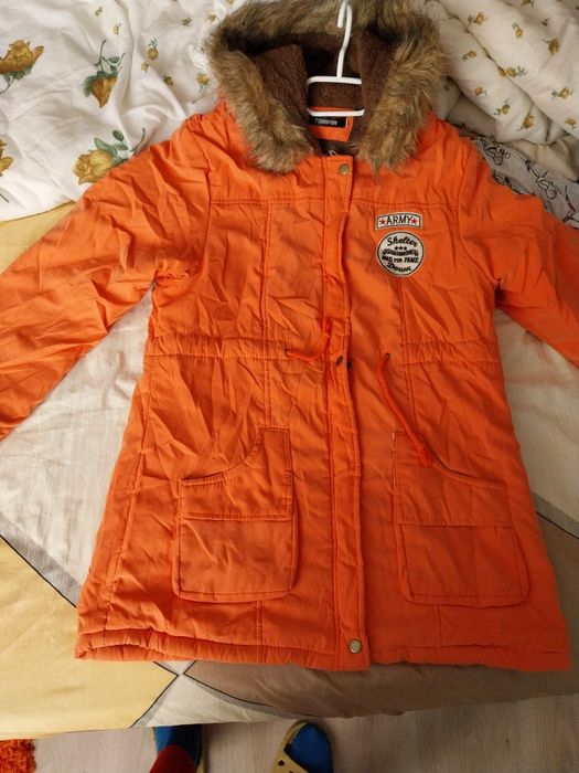 Geaca culoarea coral