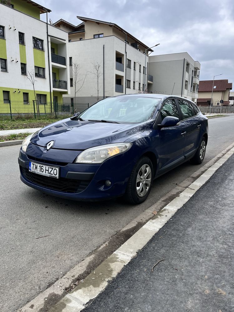 Inchiriez Renault Megane/ford fiesta 100 lei/zi