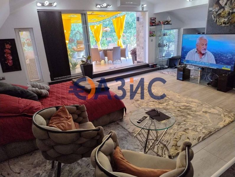 Мезонет с огромна тераса в затворен комплекс в Слънчев Бряг, България