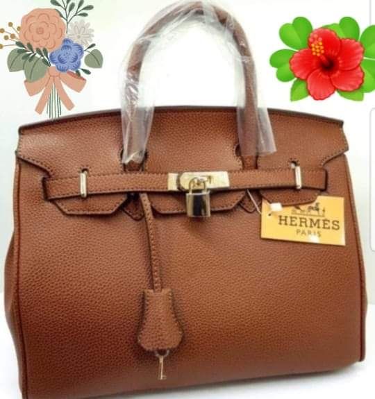 Geanta cognak,41cm L,accesorii metalice saculet, etichetă /France