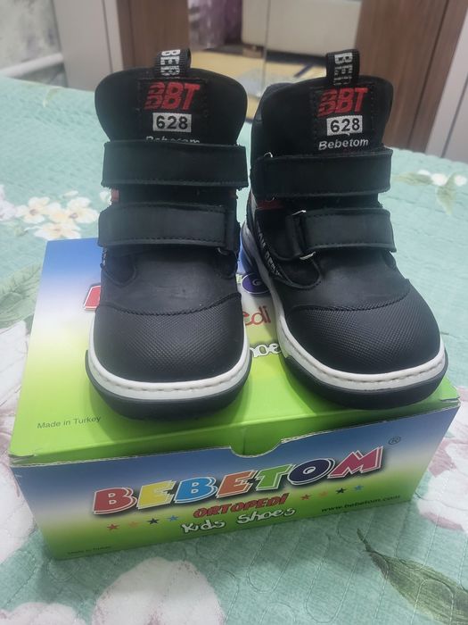 Продаются детские ботиночки