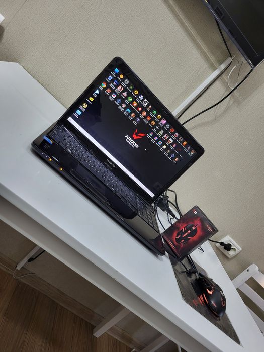 Ноутбук с играми Toshibo