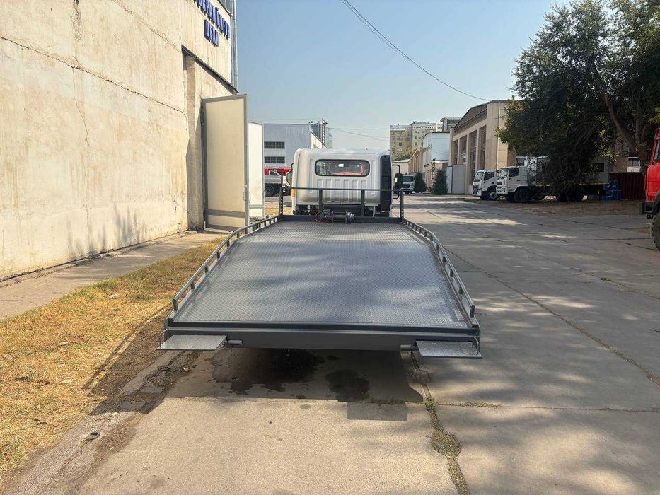 Эвакуатор с лебедкой и трапами платформой HYUNDAI EX8