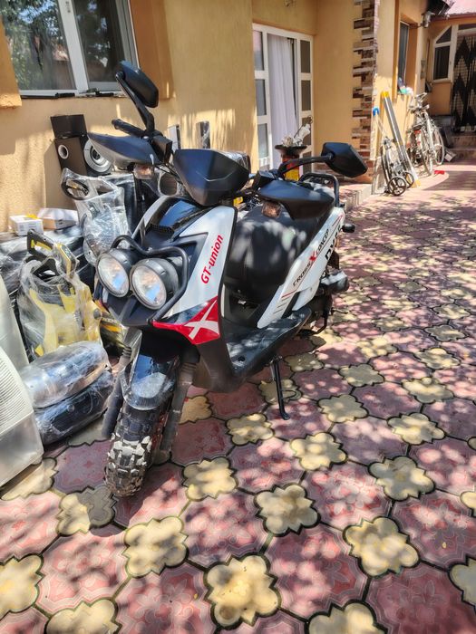 Scuter 50 cm an fabricație 2019