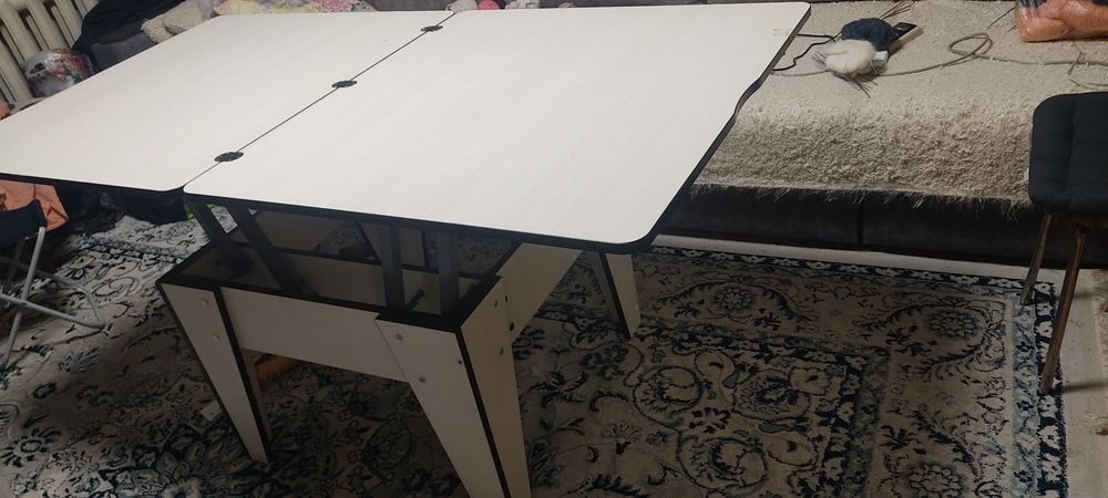 Продам стол-трансформер  в хорошем состоянии 40 тыс. тг