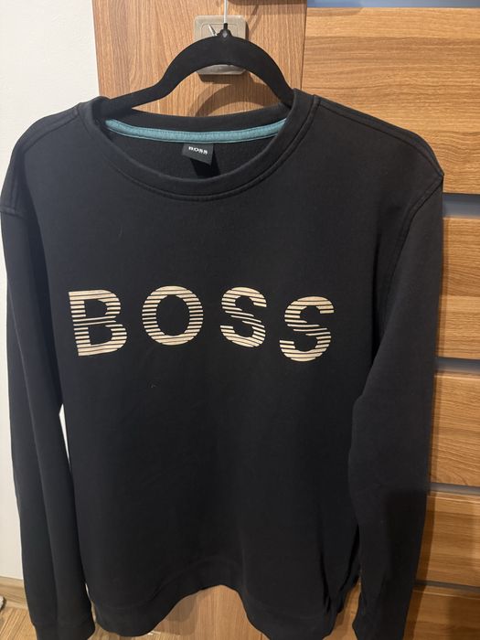 Vând bluza Boss impecabilă