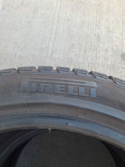 2бр. зимни гуми 245/40/18 Pirelli DOT 2222