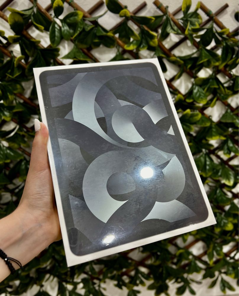 FIXLY: iPad Air - 5th Generation - 64 GB - Wi-Fi + Cellular (SIM)