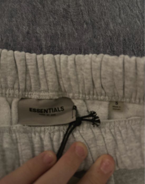 Pantaloni essentials