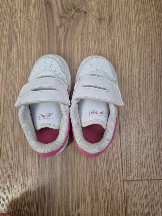 Детски маратонки Adidas номер 23