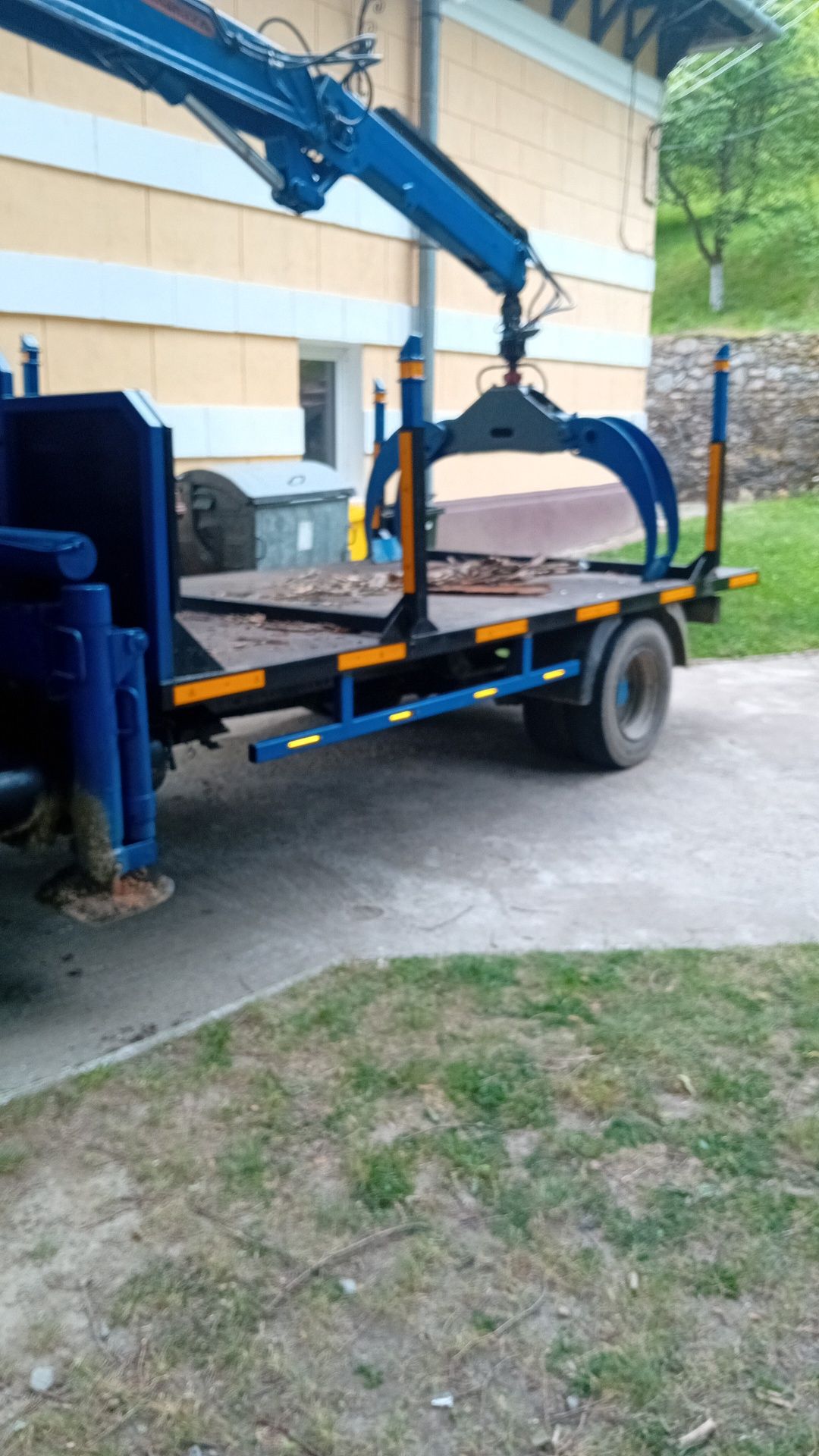 Camion Man 8.153 si mercedes vario 814D cu macara forestiera atlas
