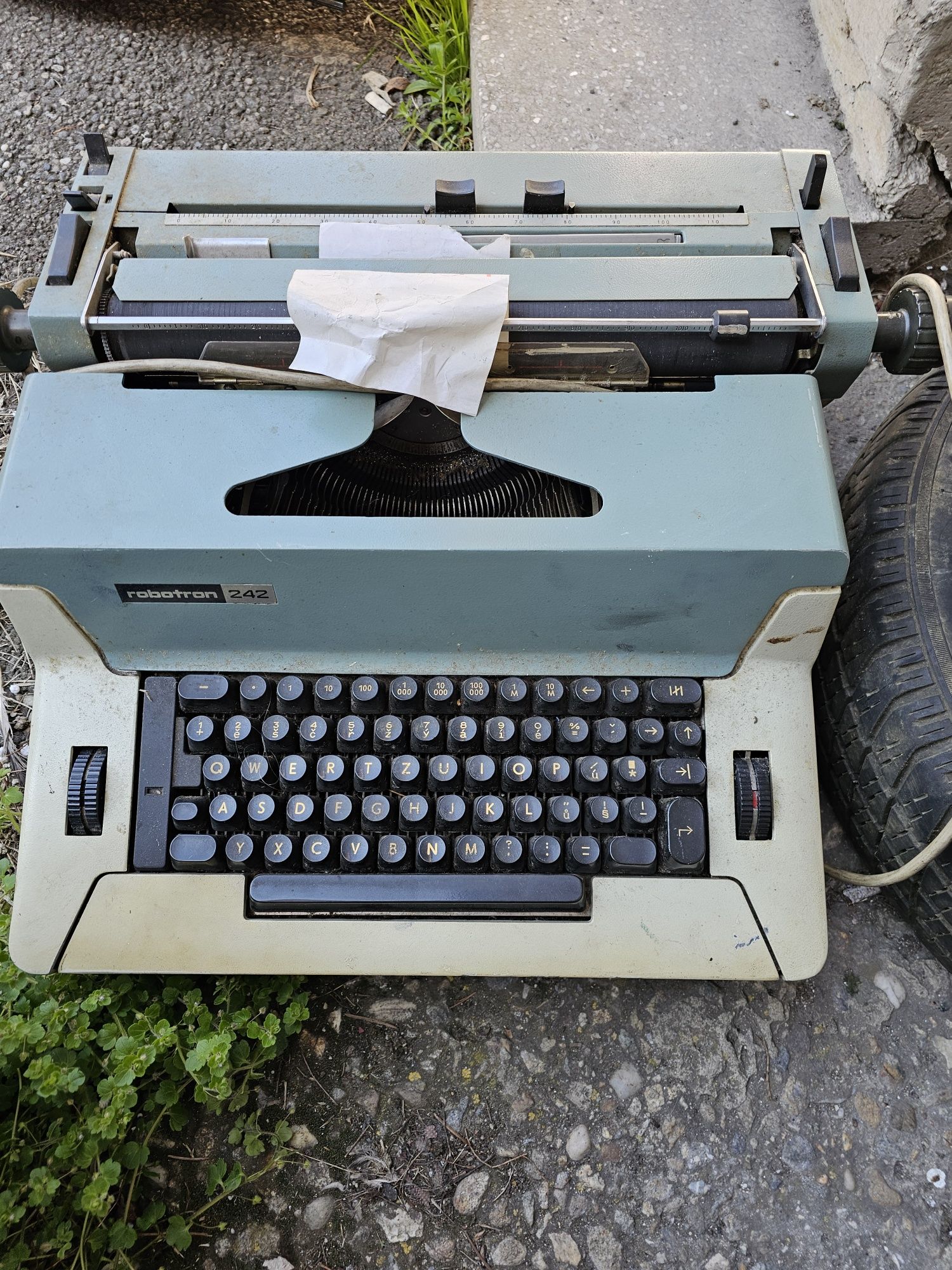 Vand mașina de scris Robotron 242