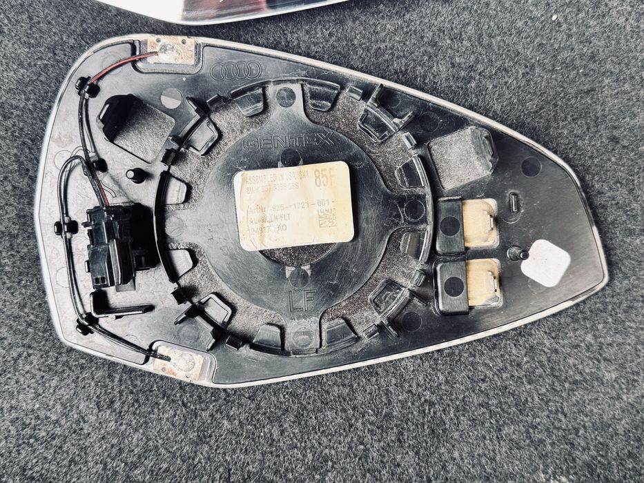 Огледало дясно само за Audi A4 B9 2016+