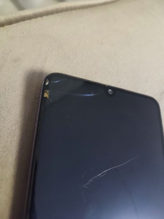 Samsung a32 si Samsung j4+