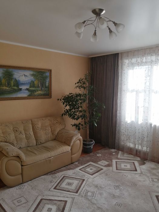 Сдаётся квартира на длительный срок даме без детей  или семейной паре.