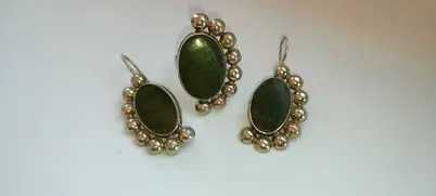 Комплект (кольцо и сережки) с камнем НЕФРИТ