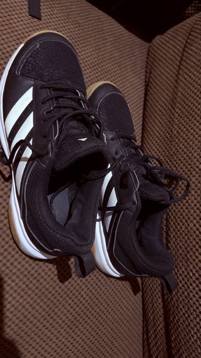 Adidas marimea 44
