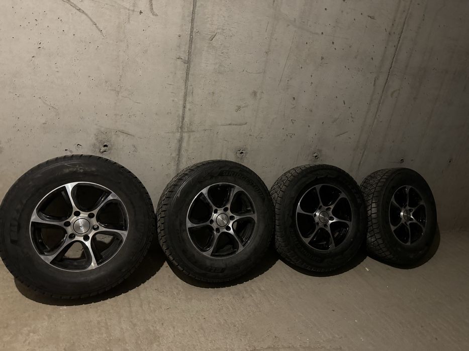 Зимние Шины с дисками в комплекте от Toyota Prado в отличном состоянии
