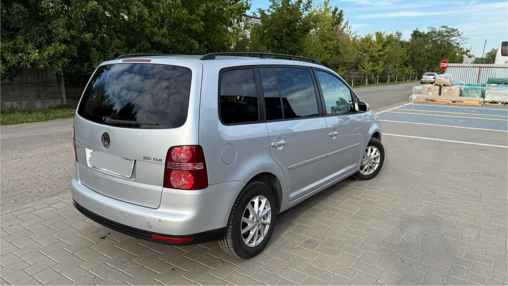VW Touran Facelift an 2008 2.0 Diesel 140cp 2599€