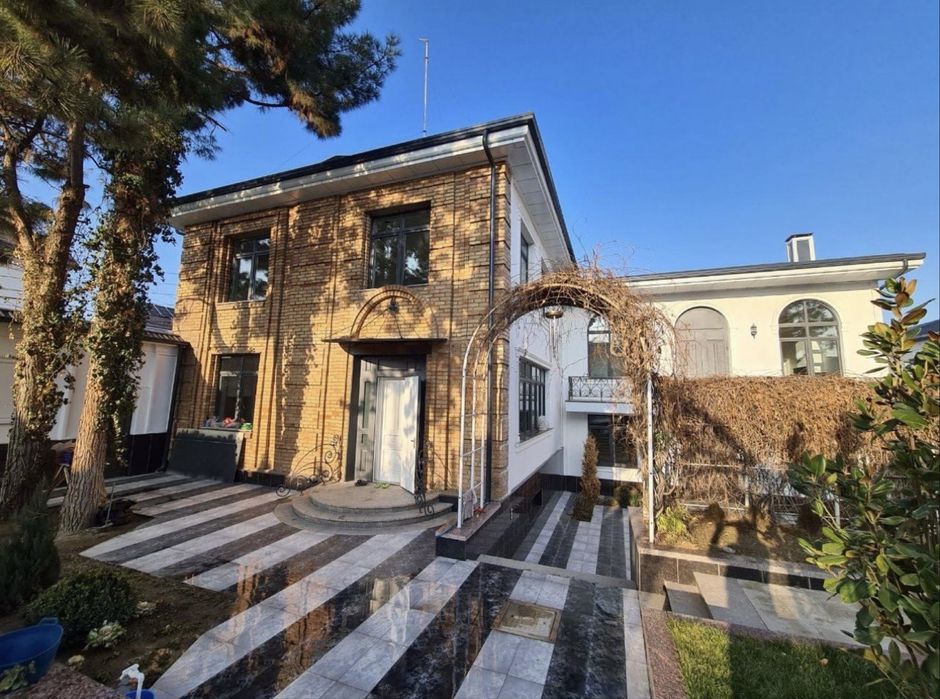 Продаётся Двух Этажный Дом.