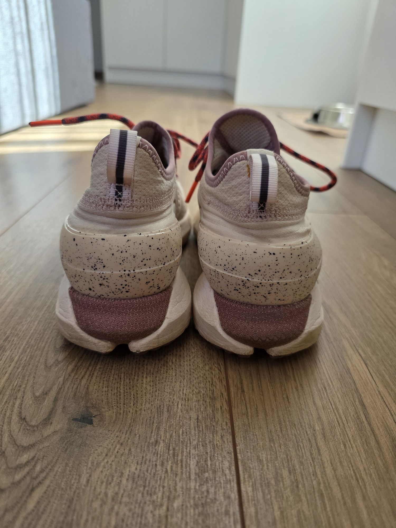 Маратонки UNDER ARMOUR с Bluetooth