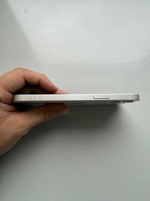 iPhone 12 128GB Бял - Отлично състояние, отключен, с кутия