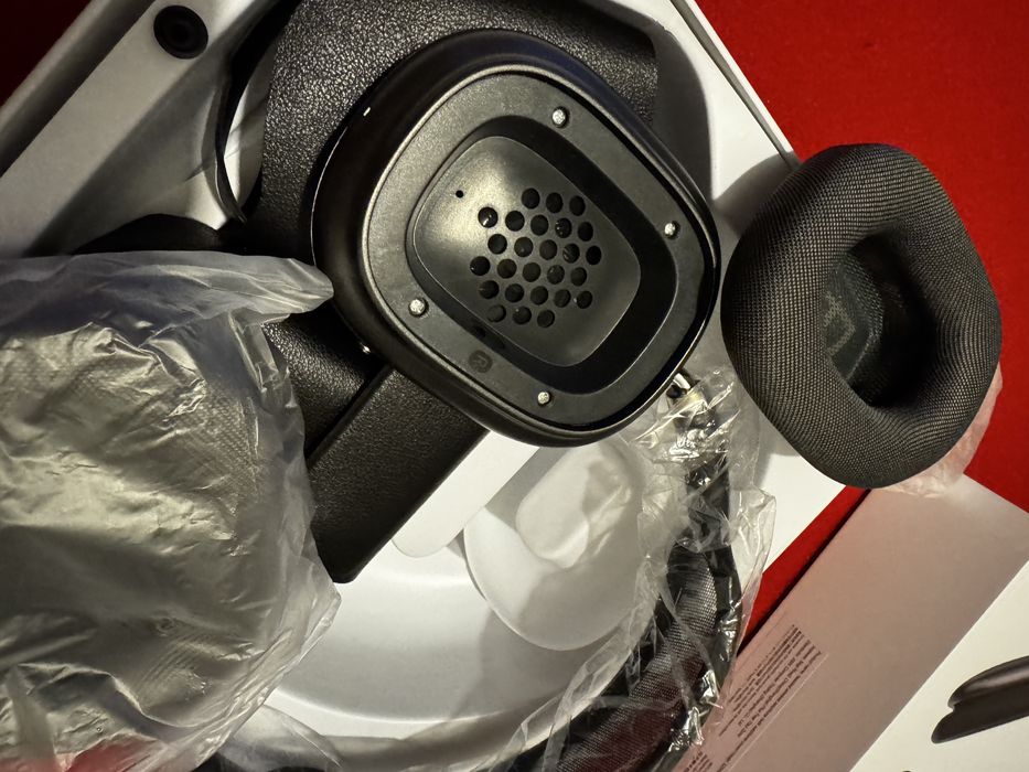 Airpods max desigilate pentru proba