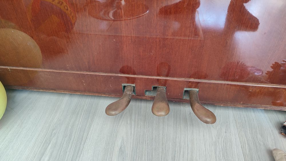 Руско пиано Tchaika