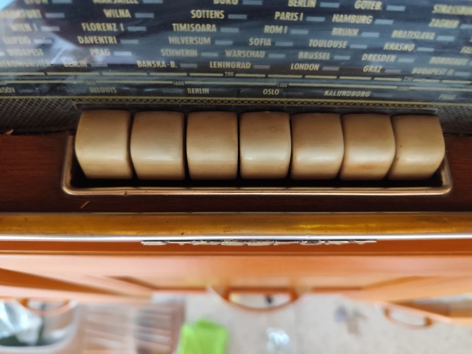 Radio Stassfurt, radio cu pick-up Latvija, trompeta, samovoar, lampa