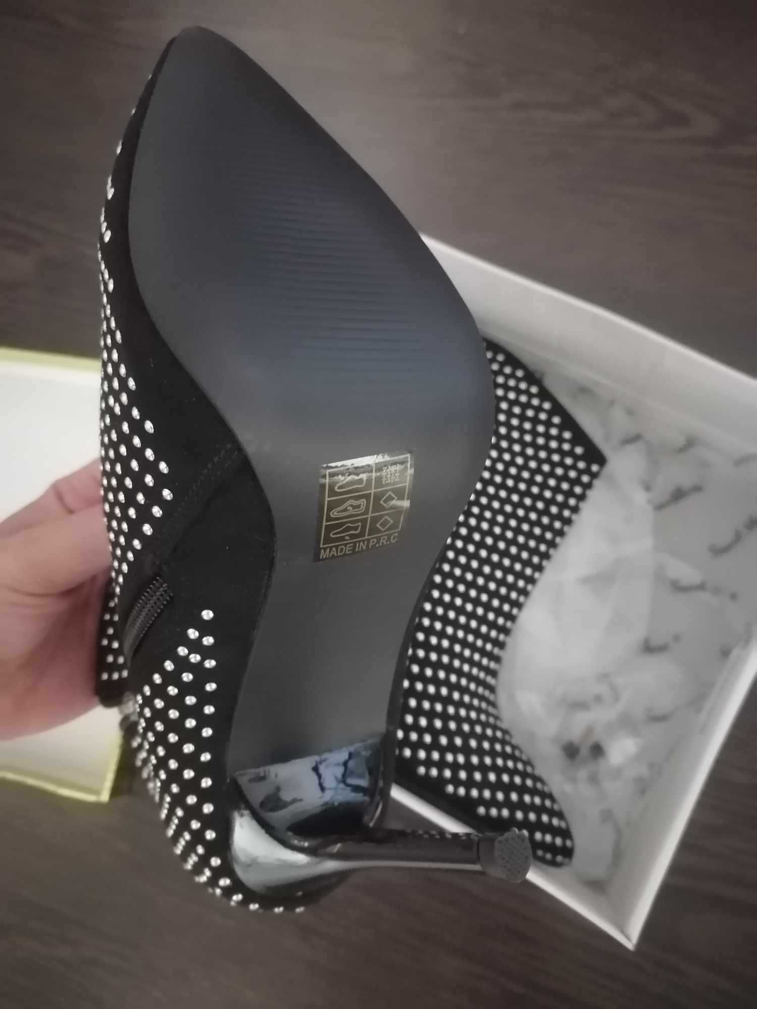 Botine cu insertii metalice