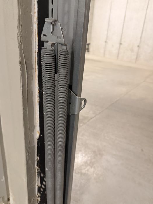 Гаражна врата неразличима от  нова