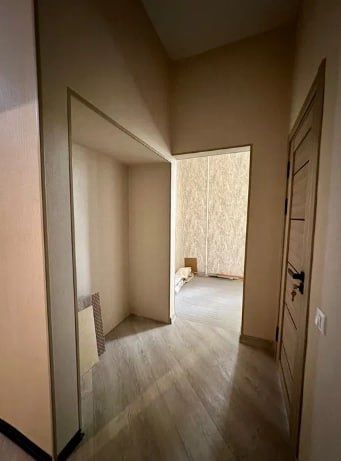 Срочно Продаётся ШРуставели Высокопотолочка 2/3/4 ремонт хороший !