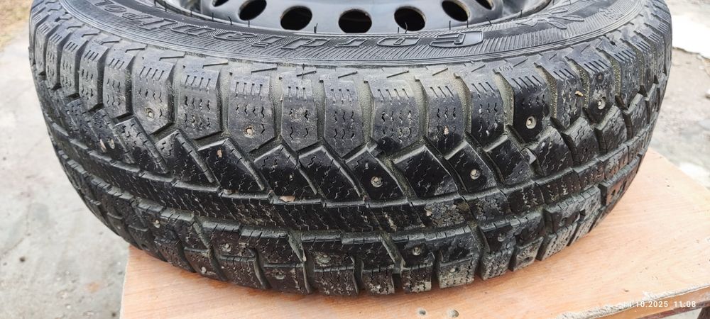 Продам зимние шипованные шины на дисках