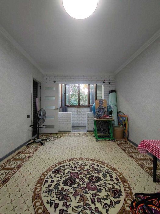 Farg'ona sh Frunze massifda 1 xonali kvaritira sotiladi 2-qavat
