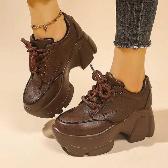 Дамски обувки с връзки