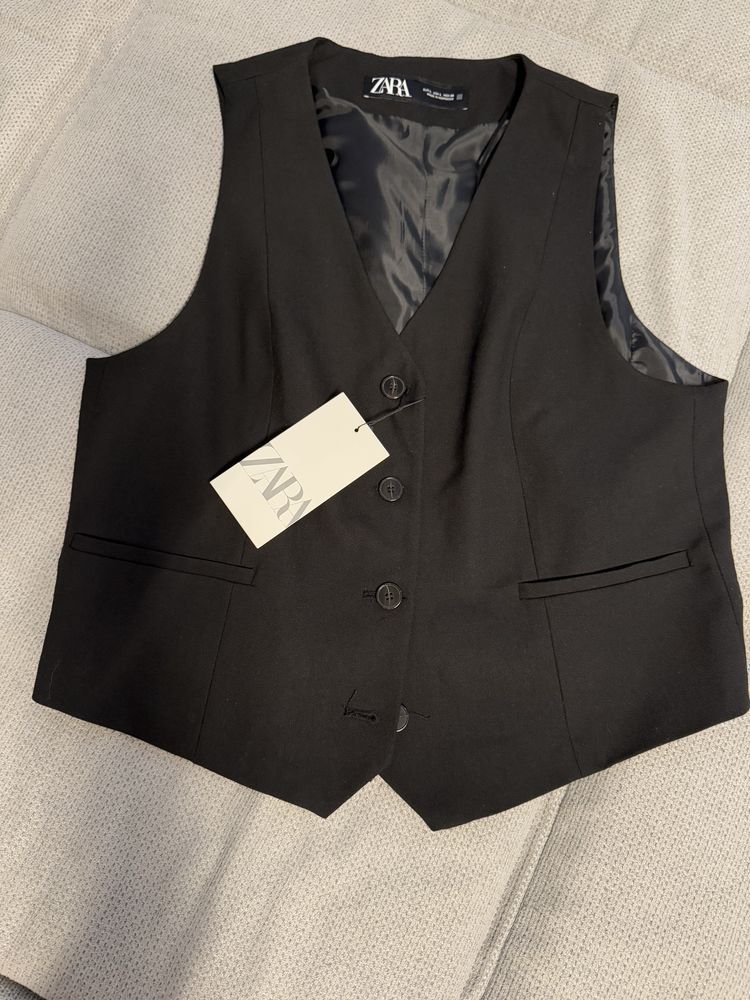 Черен елек от Zara