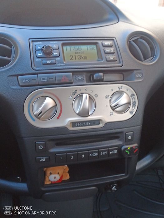 Тойота Ярис 2004г 1000кубика 68кс  бензин.