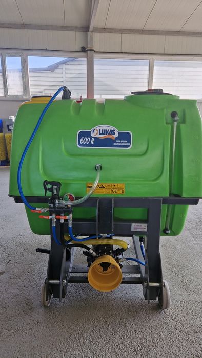 Опрыскиватель полевой 400л 600л 1000лLukas