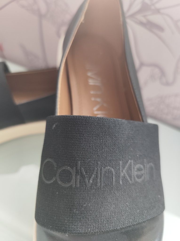 Оригинални дамски кожени Calvin Klein обувки