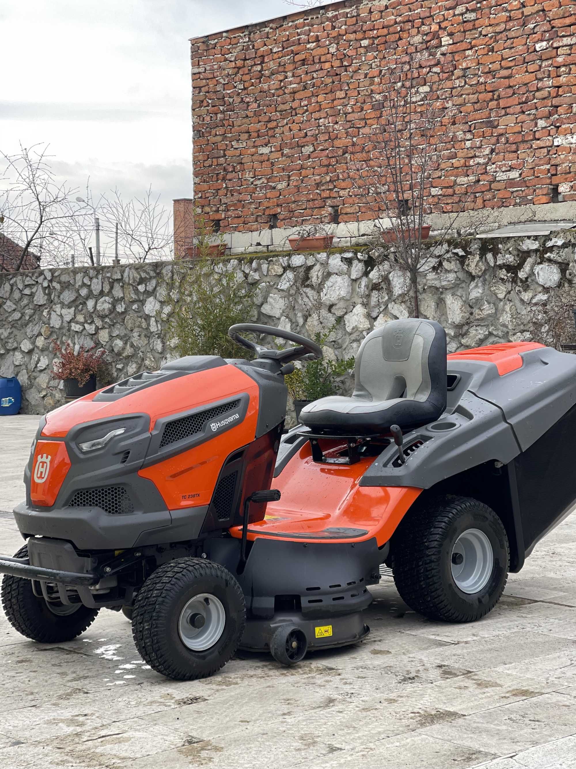 Tractoras Gazon Gradina stadioane Husqvarna Viking
