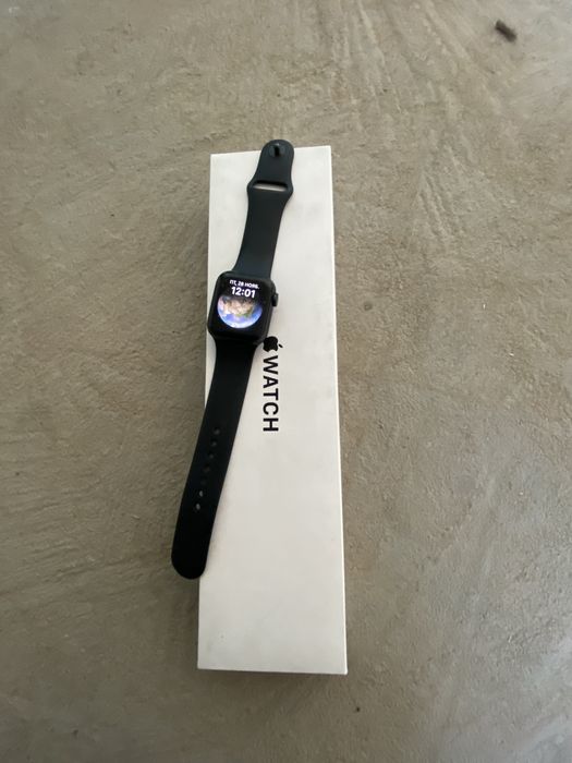 Продаю эйпл уатч с коробкой